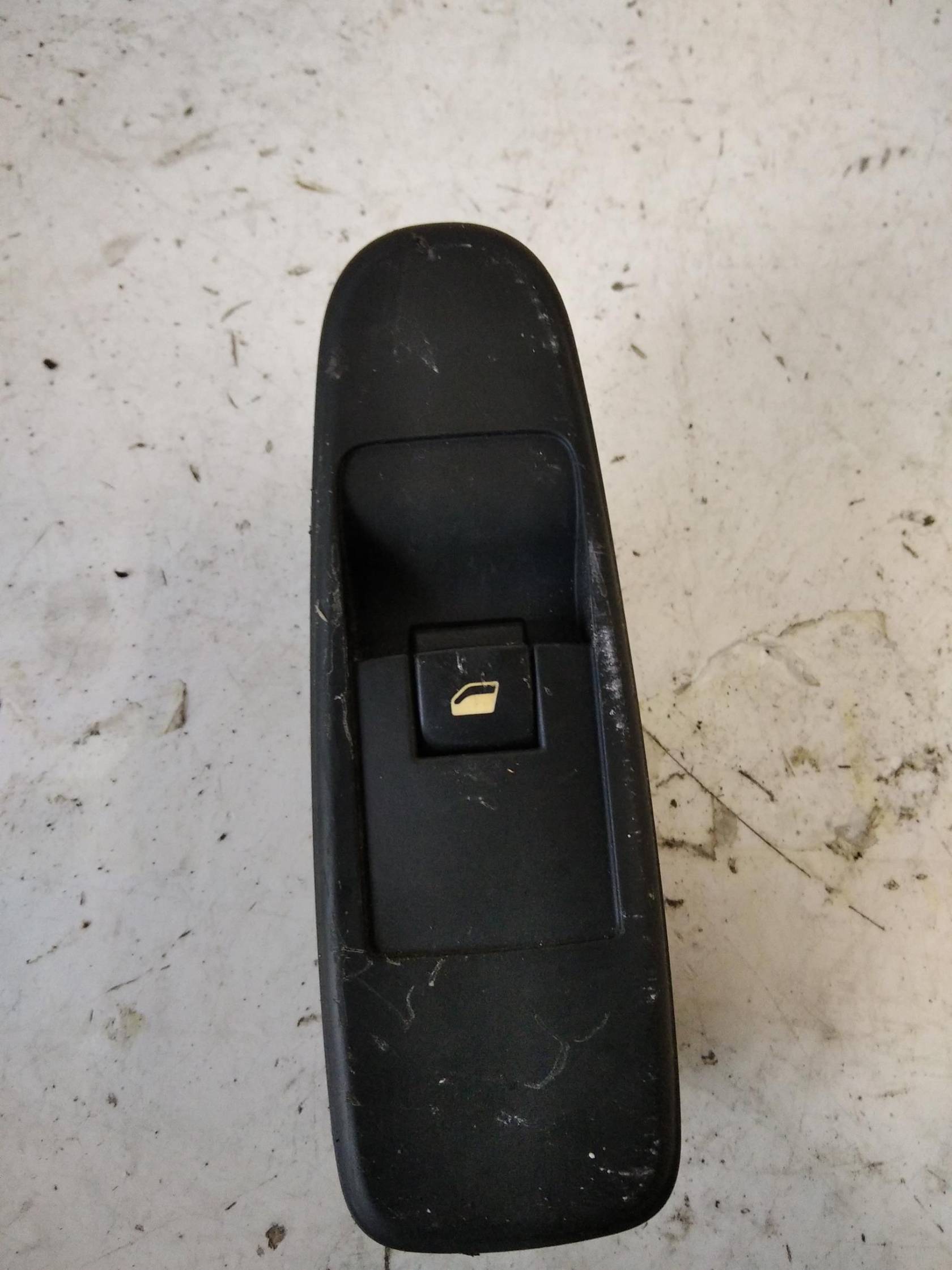 Interruttore alzacristalli porta ant.